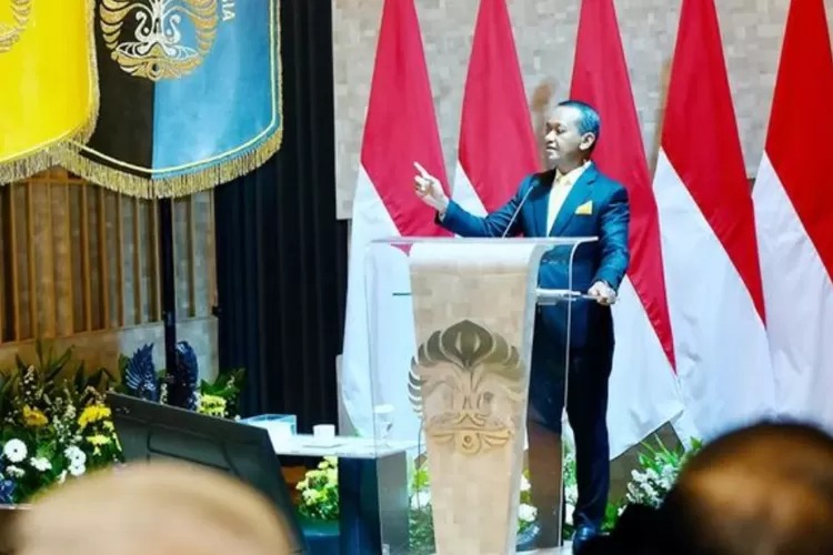 Bahlil Lahadalia diduga netizen pakai joki buat promosi doktor (Instagram @bahlillahadalia).